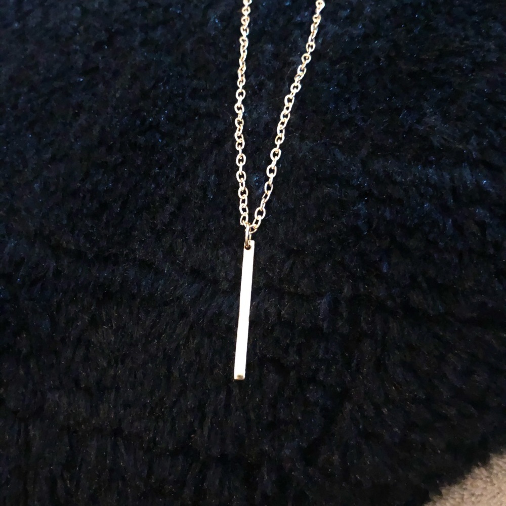Beautiful and light gold bar necklace - Picture 4 of 6